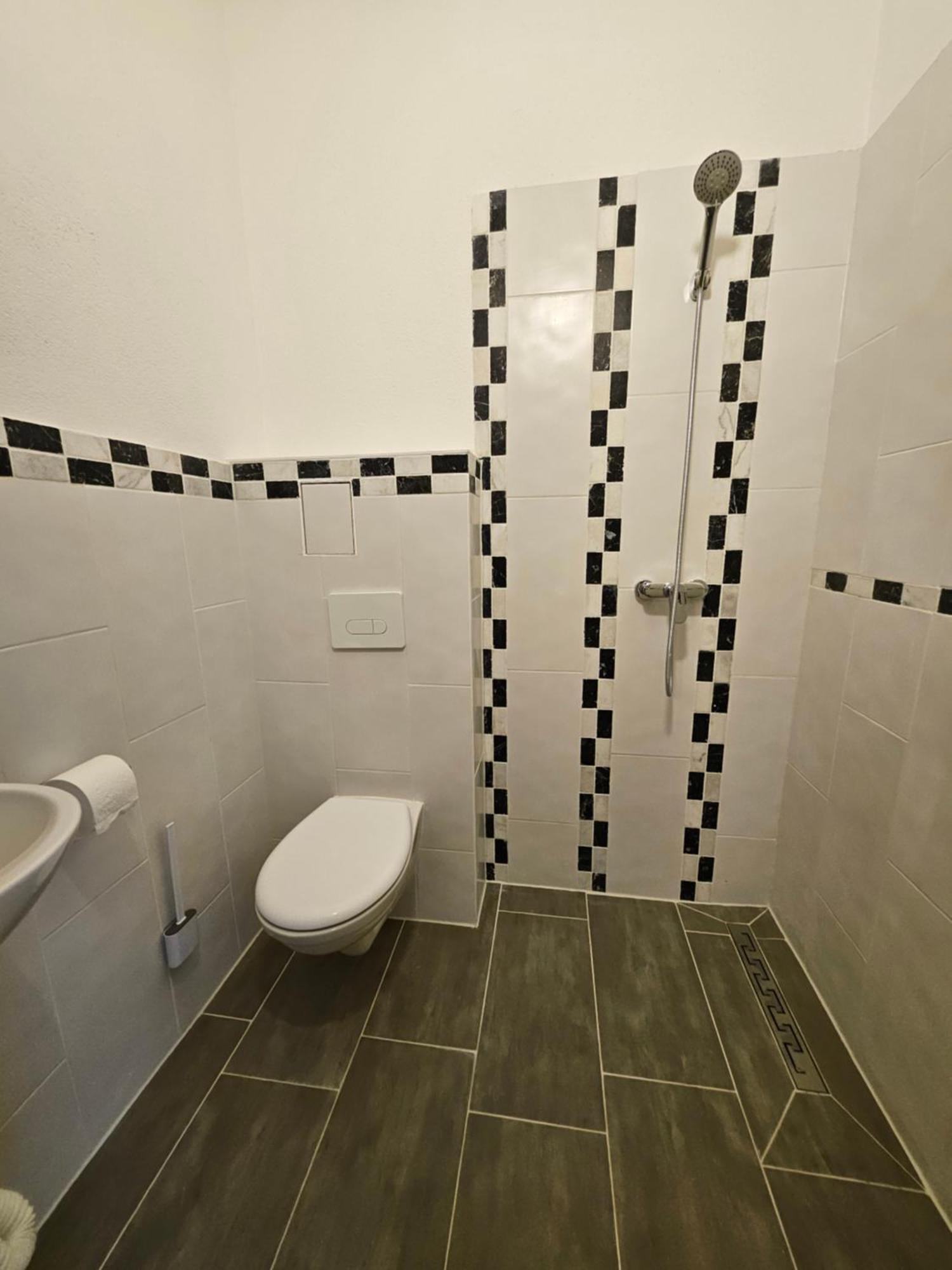 Boutique Hotel Am Bahndamm 伦韦格地区诺伊豪斯 外观 照片